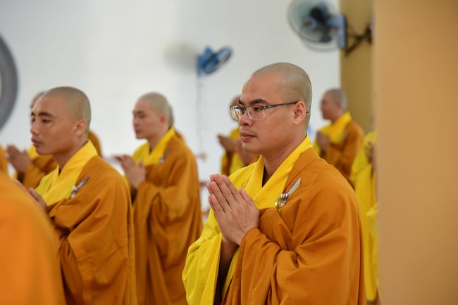 Pratimoksa commandment rite and precept listen at Hoang Phap pagoda